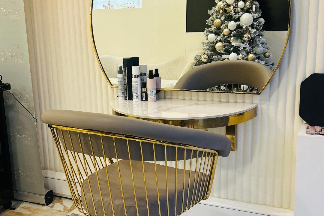 Lola’s hair, Chislehurst Common, London