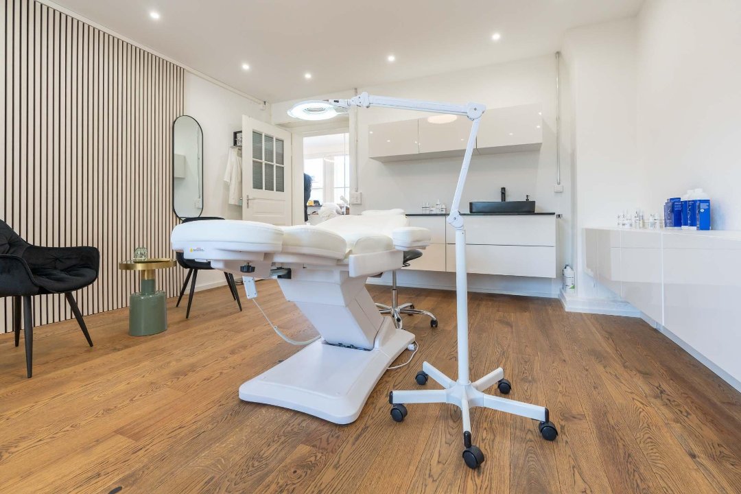 Alchymia aesthetics, Lenzburg