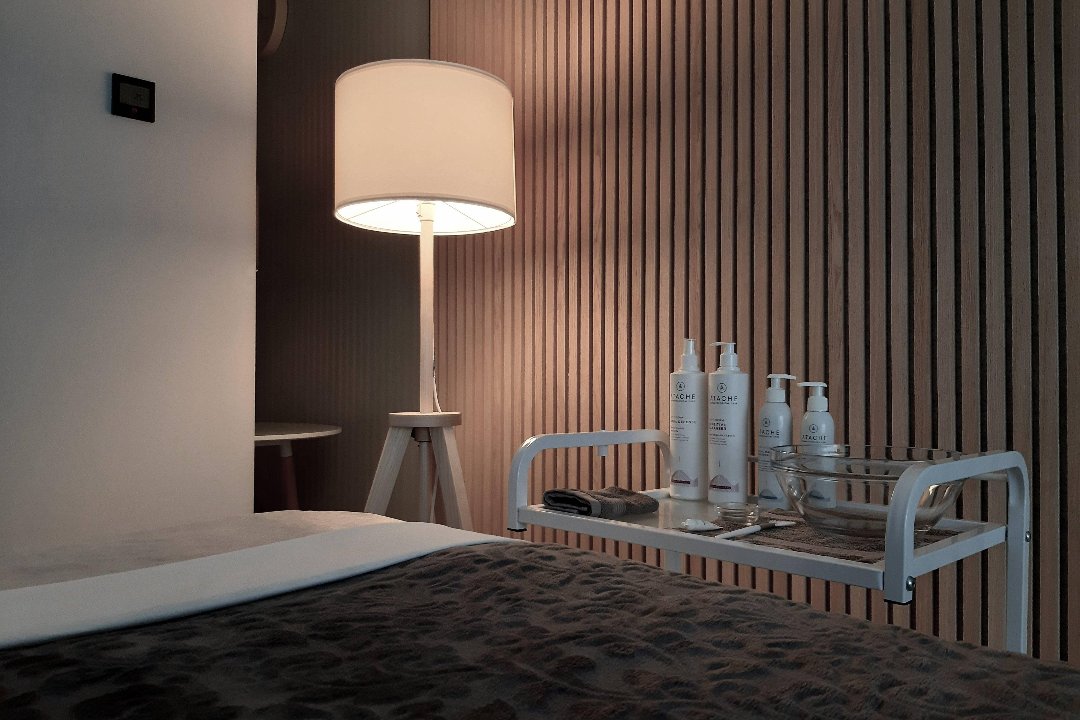 Grožio specialistė Jolita (Gábi grožio studija), Akademija, Kauno rajonas