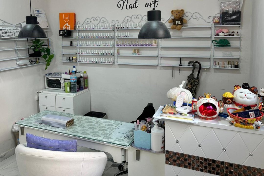 Salón de uñas, Príncipe de Vergara, Madrid