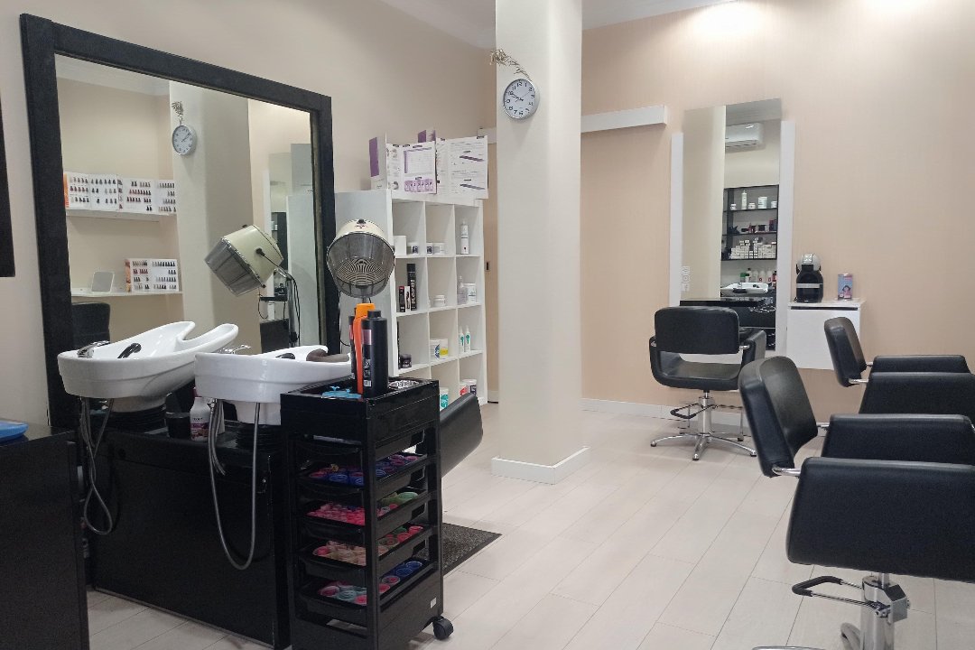 Cut Ana, Via Baldo degli Ubaldi, Roma