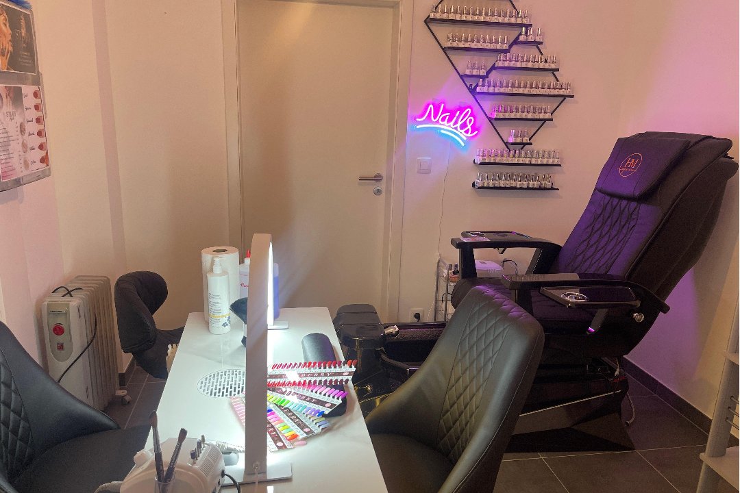 Story Nails, Belgrade, Namur province