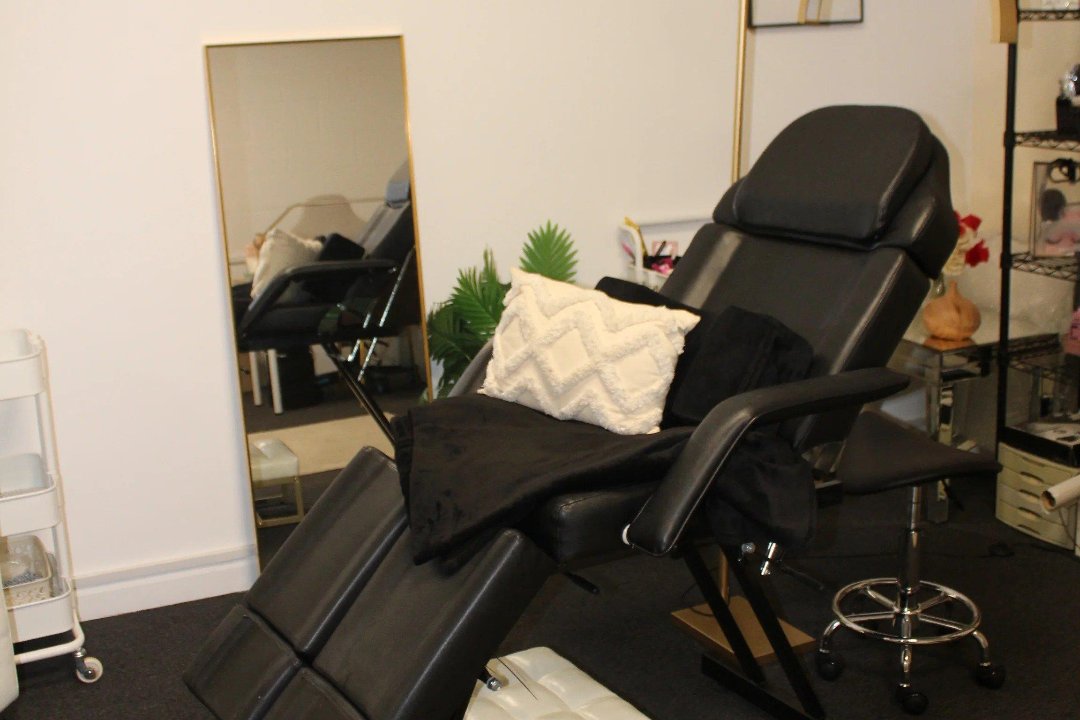 HaussOfPluto, Hoe Street, London