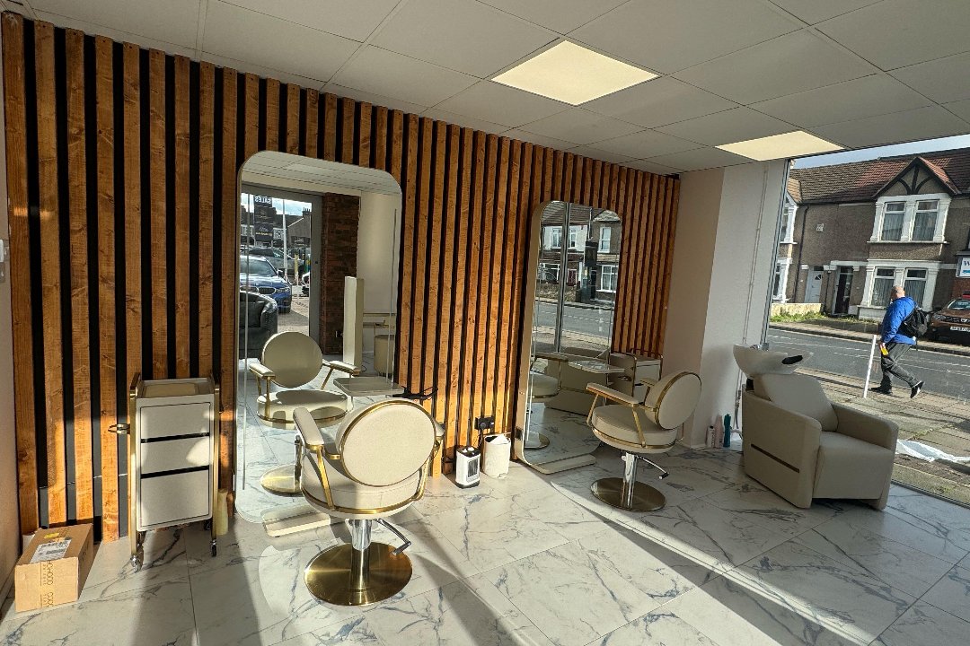 Gin B2 GlamHaus, East Wickham, London