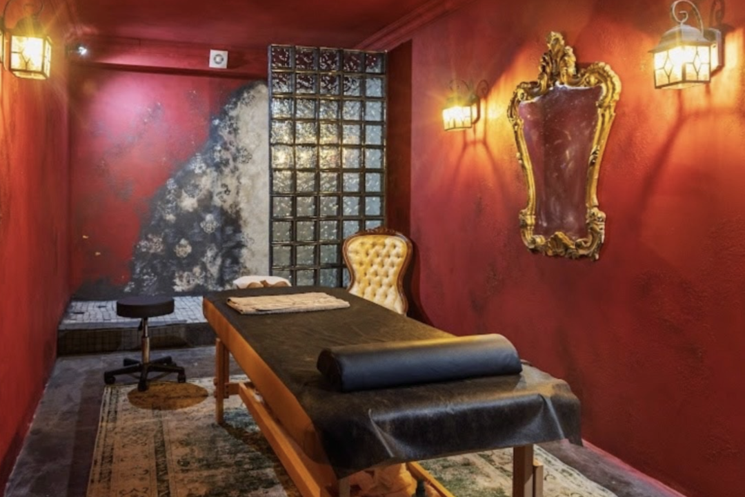 Confession Massage Studio, Dreta de l'Eixample, Barcelona