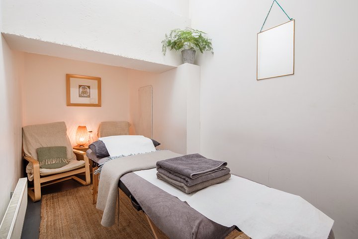 George Massage Therapist Treatment Room Beauty In Stoke Newington