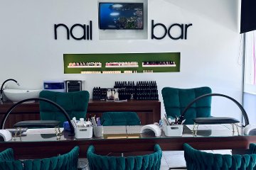 Pink Flamingos Nail Bar