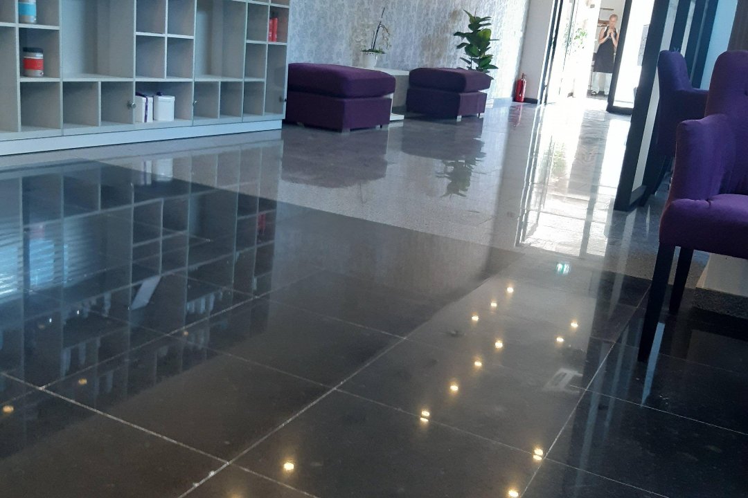 Hasan Ali/ Fabio grozio centras, Vilnius, Visoriai, Vilnius