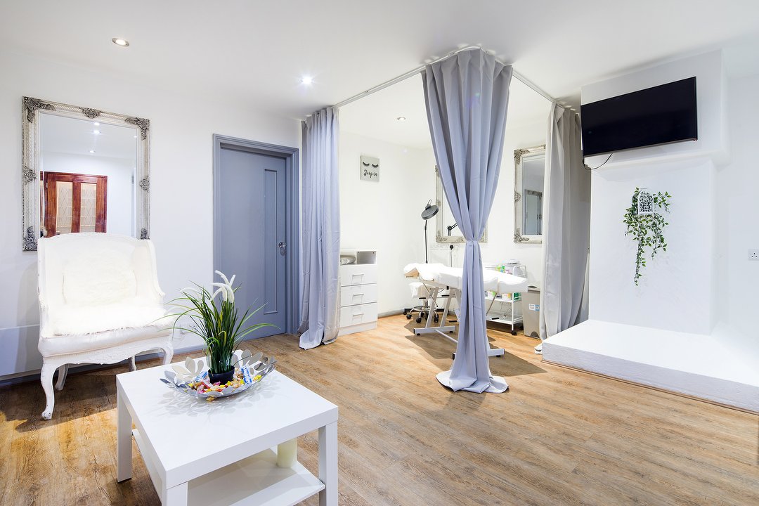 SoniAndGirl Beauty Salon, Stratford, London