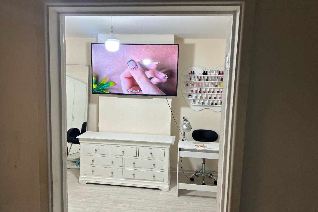 KKBeauty Plus, Thames View, London