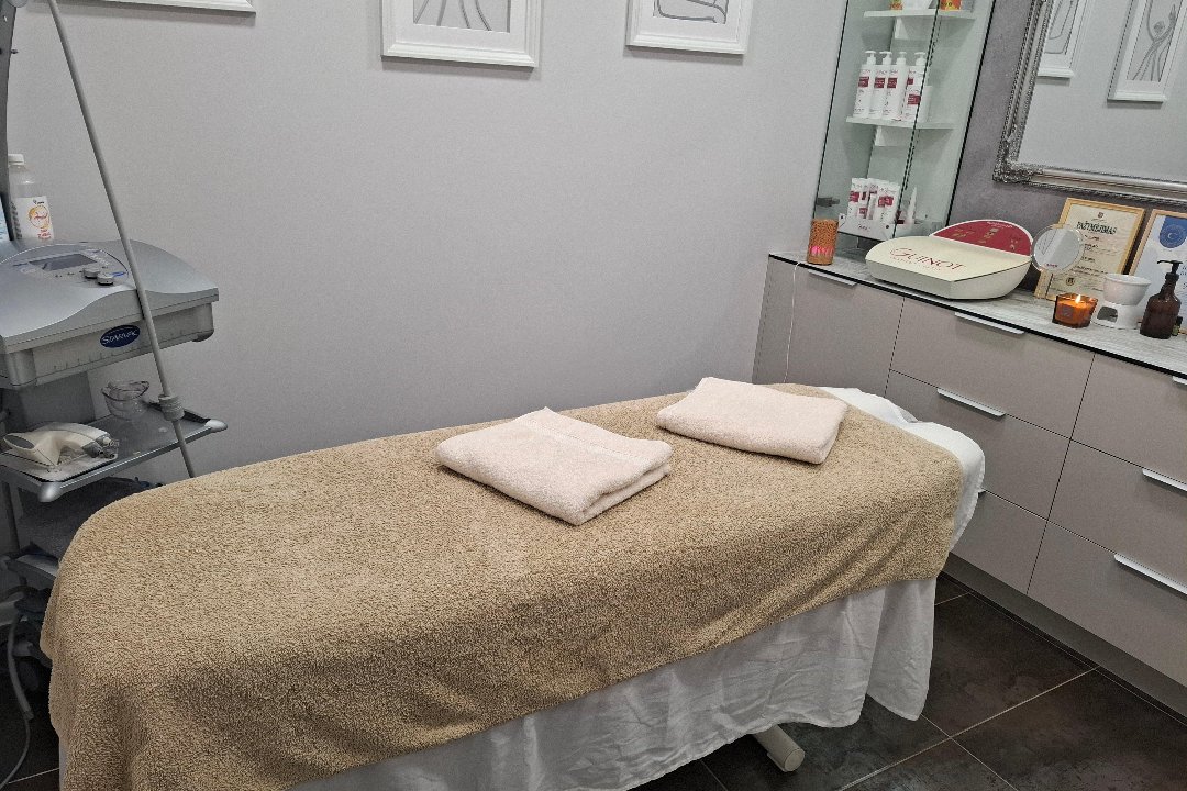 Kūno imperija, Televizijos bokštas, Vilnius