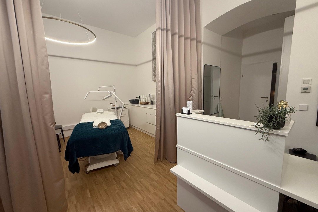 FACE AND MORE, 9. Bezirk, Wien