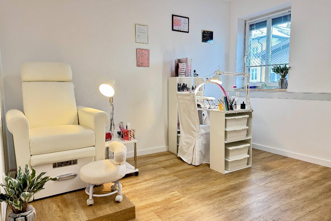 Nailart Anna Romanenko, Straßwalchen