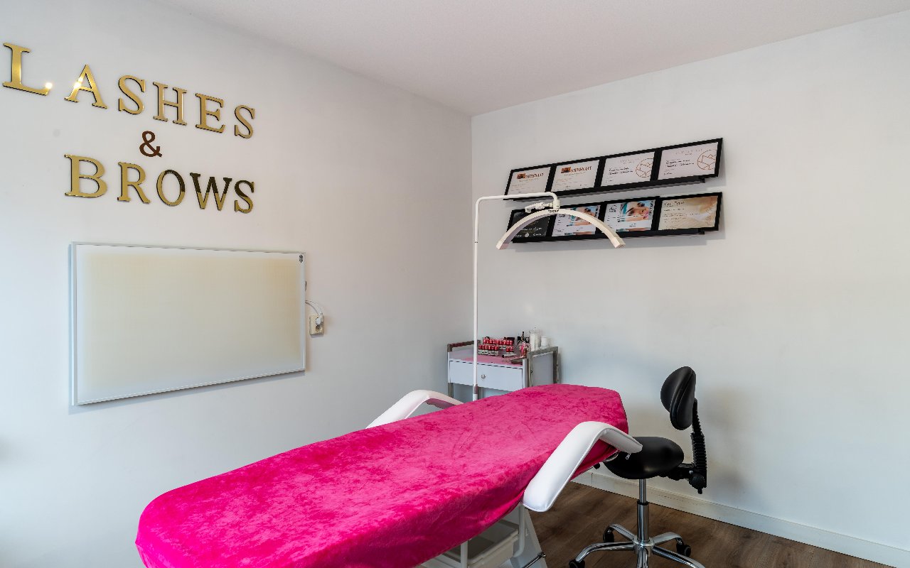 Interieur van PMU BeautyCare Barendrecht in Barendrecht