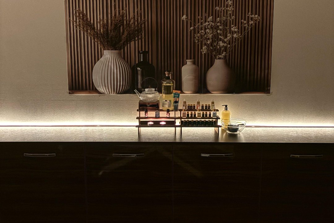 DESTRESSROOM, Hainault, London