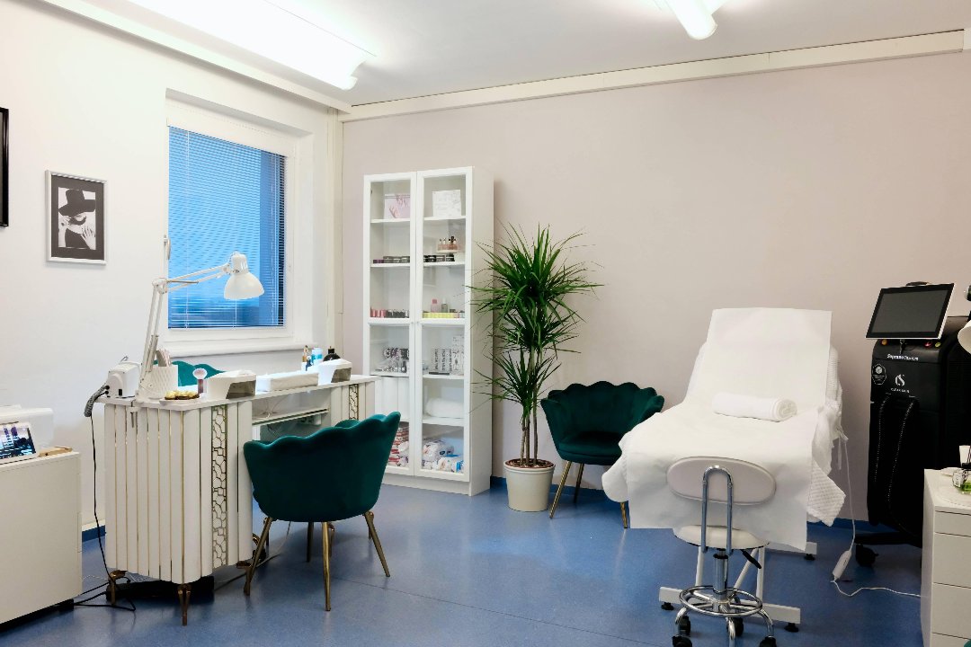 Cristina Beauty - Linz, Industriegebiet-Hafen, Linz