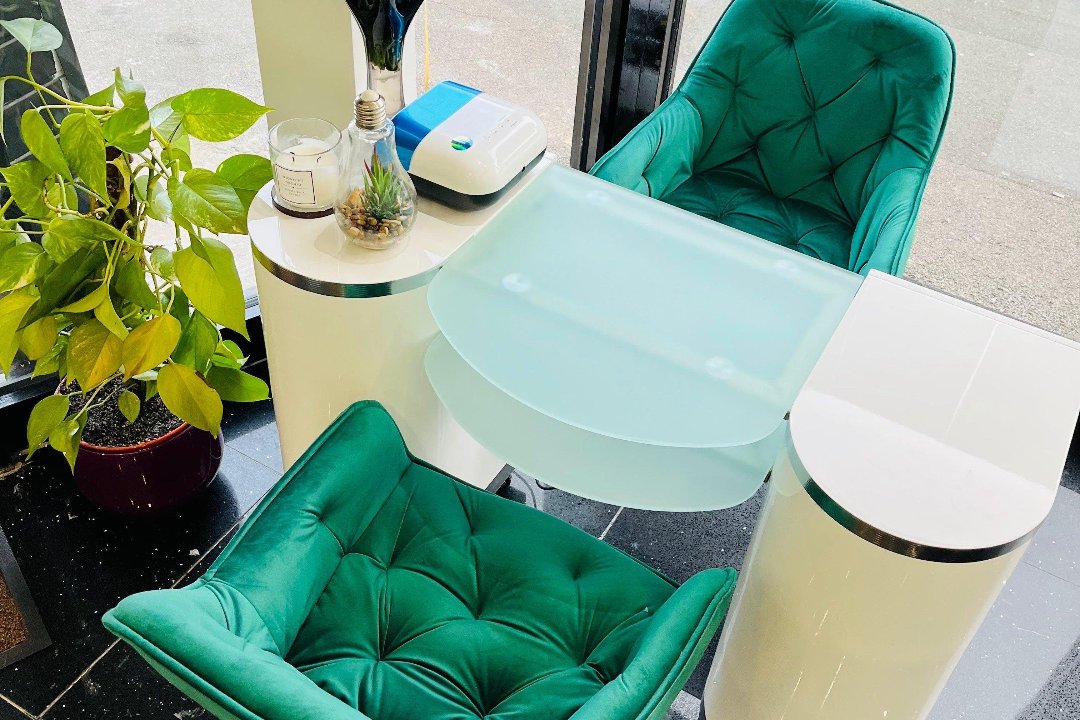 Lux & Glow Nail Salon, Staines, Surrey