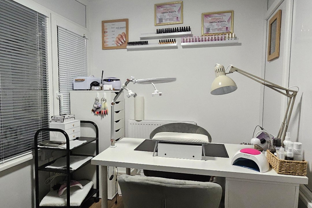 Suzy Nails, Moorside, Salford