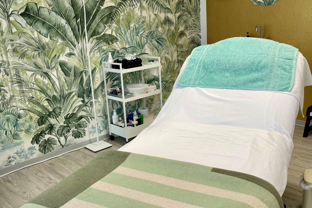 HighSkin by Tabea Skotarek, Uster