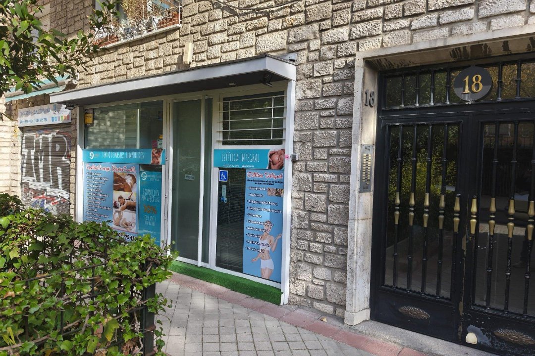 ECH Centro de Masajes Terapéuticos, Calle del Poeta Joan Maragall, Madrid