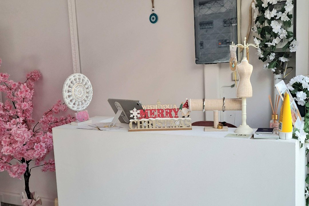 Wow The Beauty Project Thiseio, Thiseio, Αθήνα