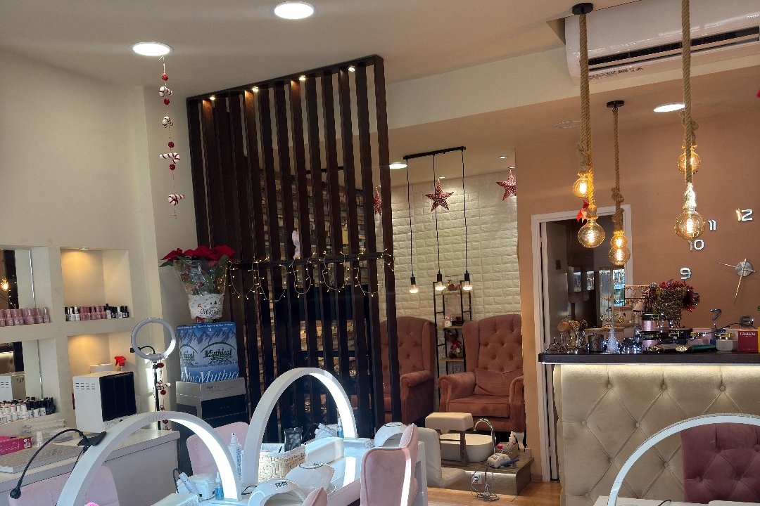17 Nails Care, Iraklio, Αττική