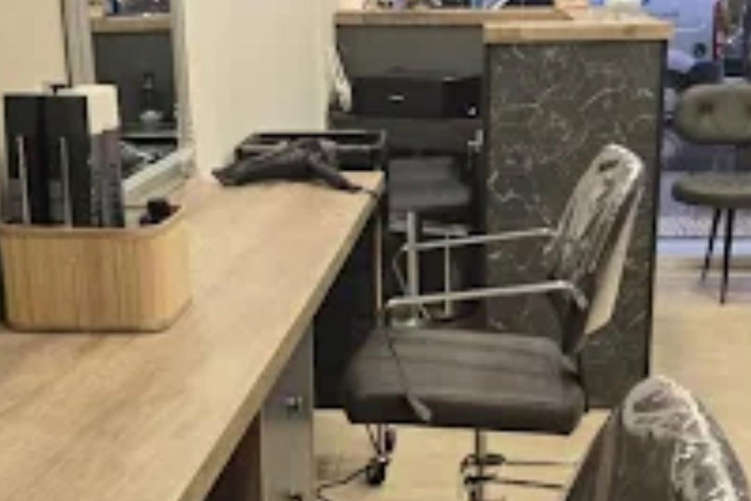 Lora Van Hair & Nails Salon, Σεπόλια, Αθήνα