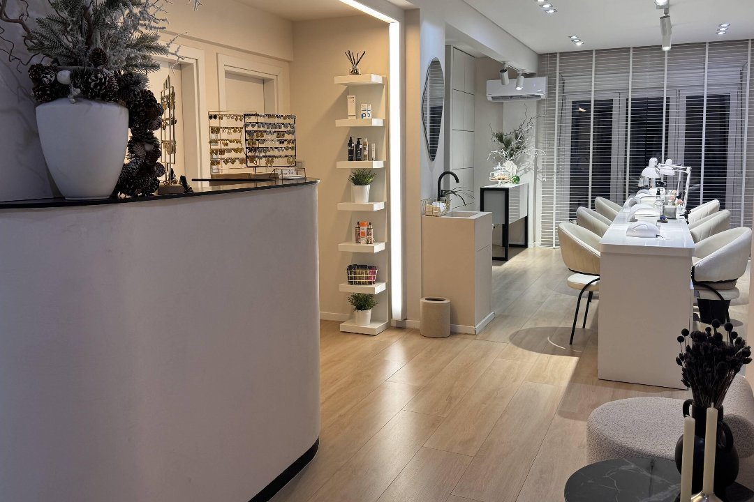 Luxury Nails, Kentro Thessalonikis, Θεσσαλονίκη
