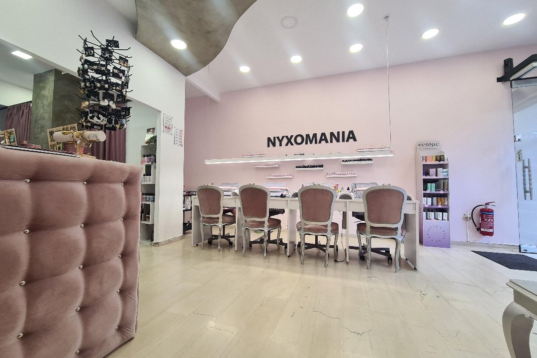 Νυχομάνια Μοσχάτο, Moschato, Piraeus