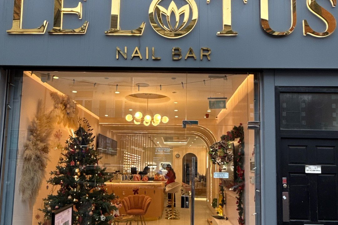 Fab & Fancy, Thamesfield, London