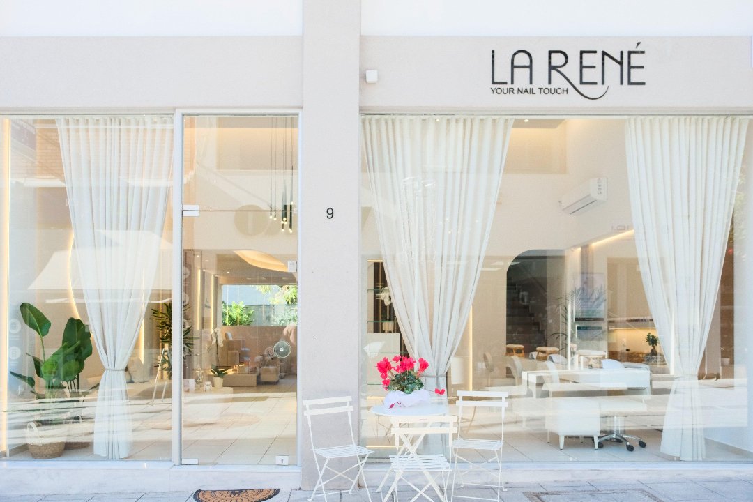 La René, Marousi, Αττική