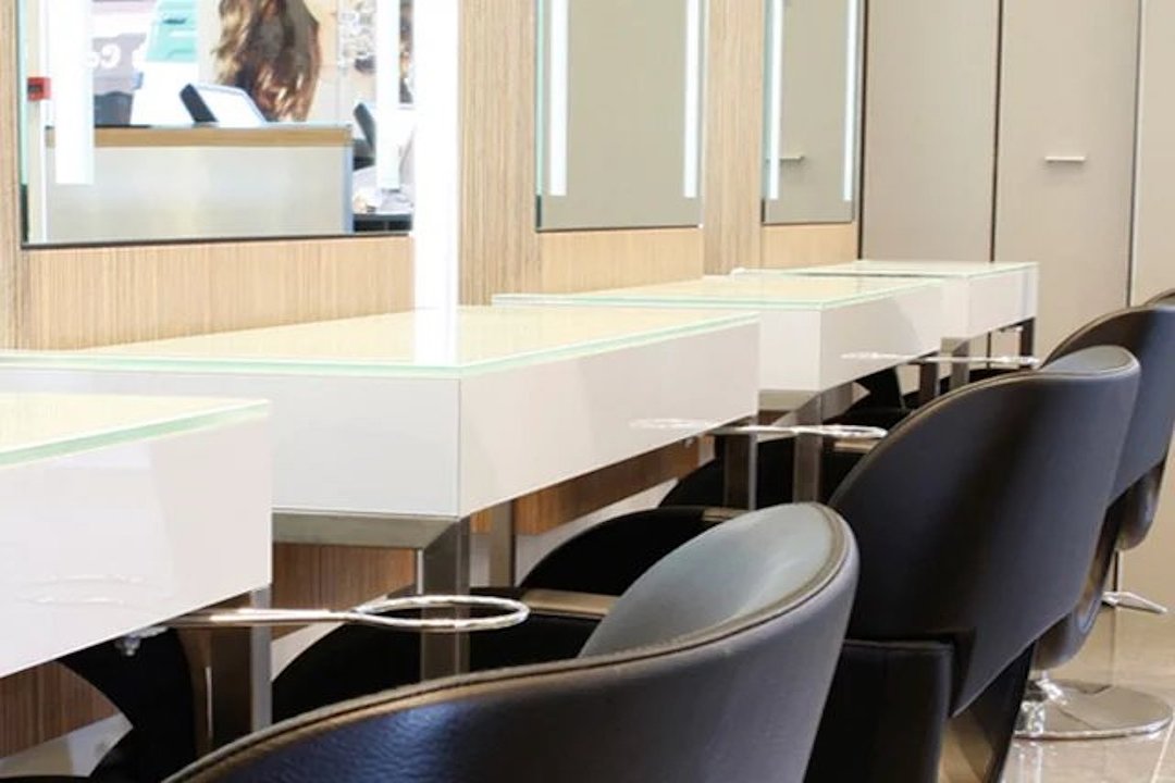 Headmasters Clapham Junction Hair Salon in Clapham Junction, London