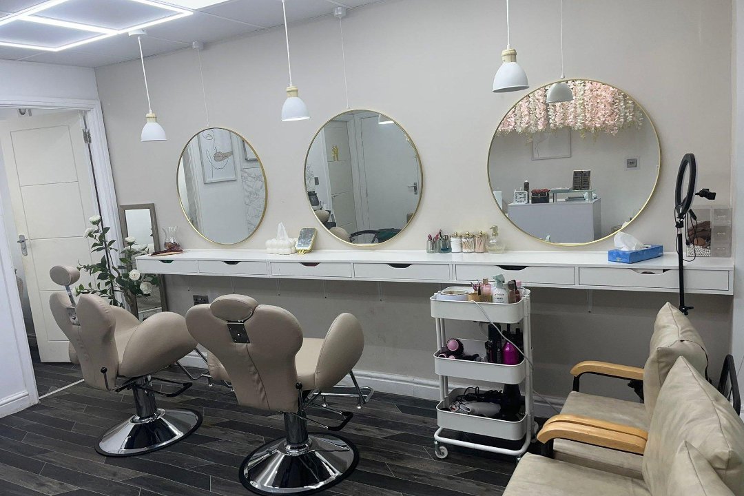 Noor Beauty Studio, Rushholm, Manchester