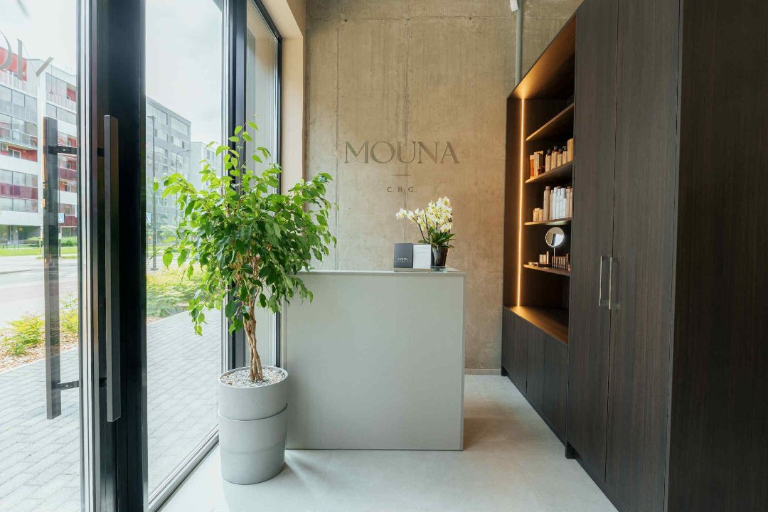 Manikiūro meistrė Natalija - MOUNA, PC Europa, Vilnius