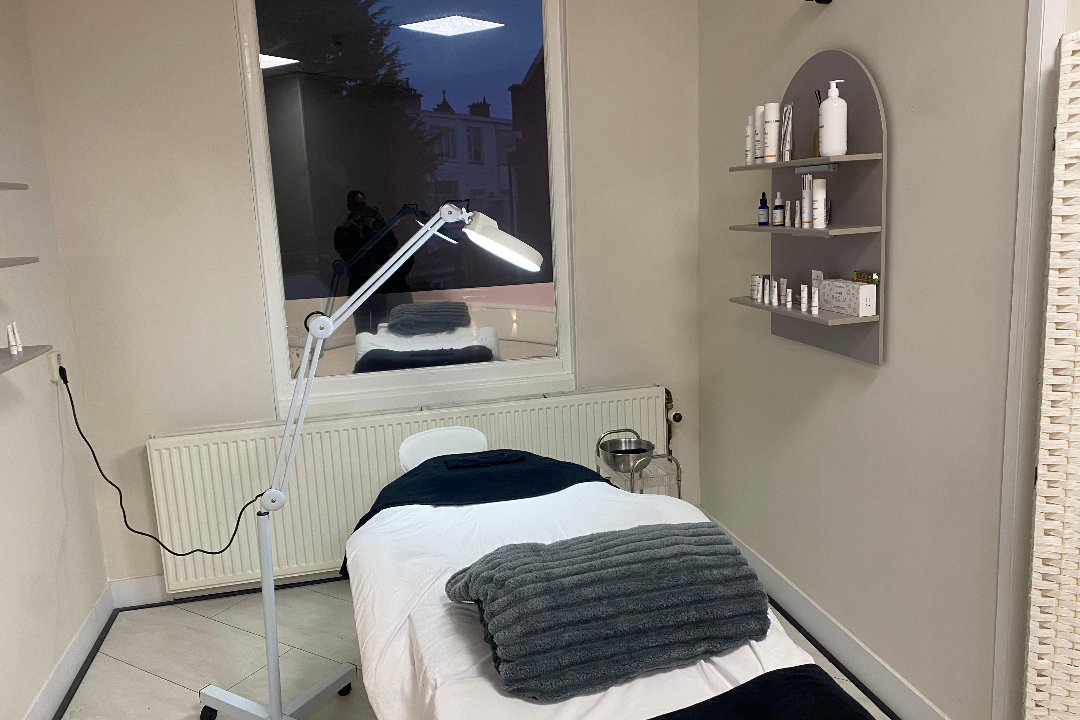 Beautybyyassz, Fahrenheitstraat, Den Haag