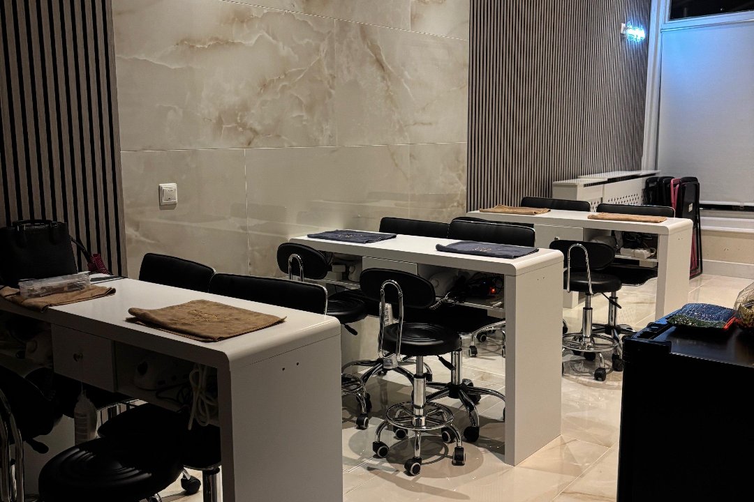 Jenny Majestic Beauty&Nails, Molenstraat, The Hague