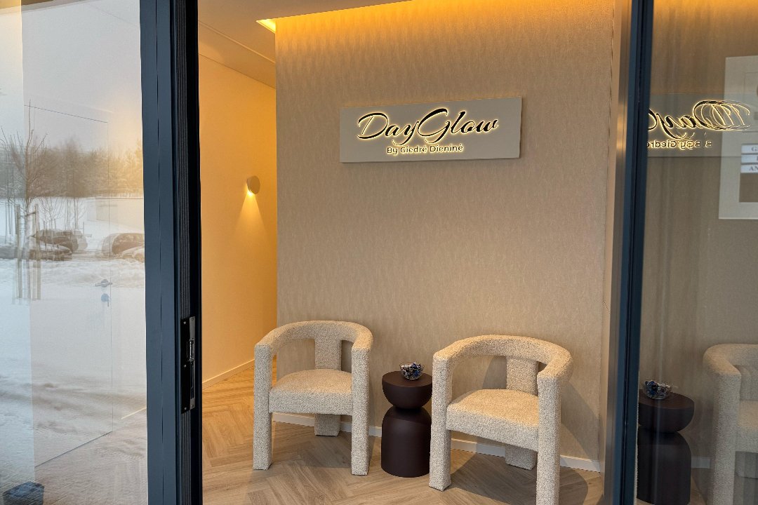 Plunksna Brows, Pilaite, Vilnius