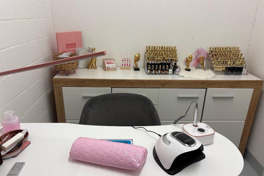 Nägel Fiona, Elgg, Winterthur