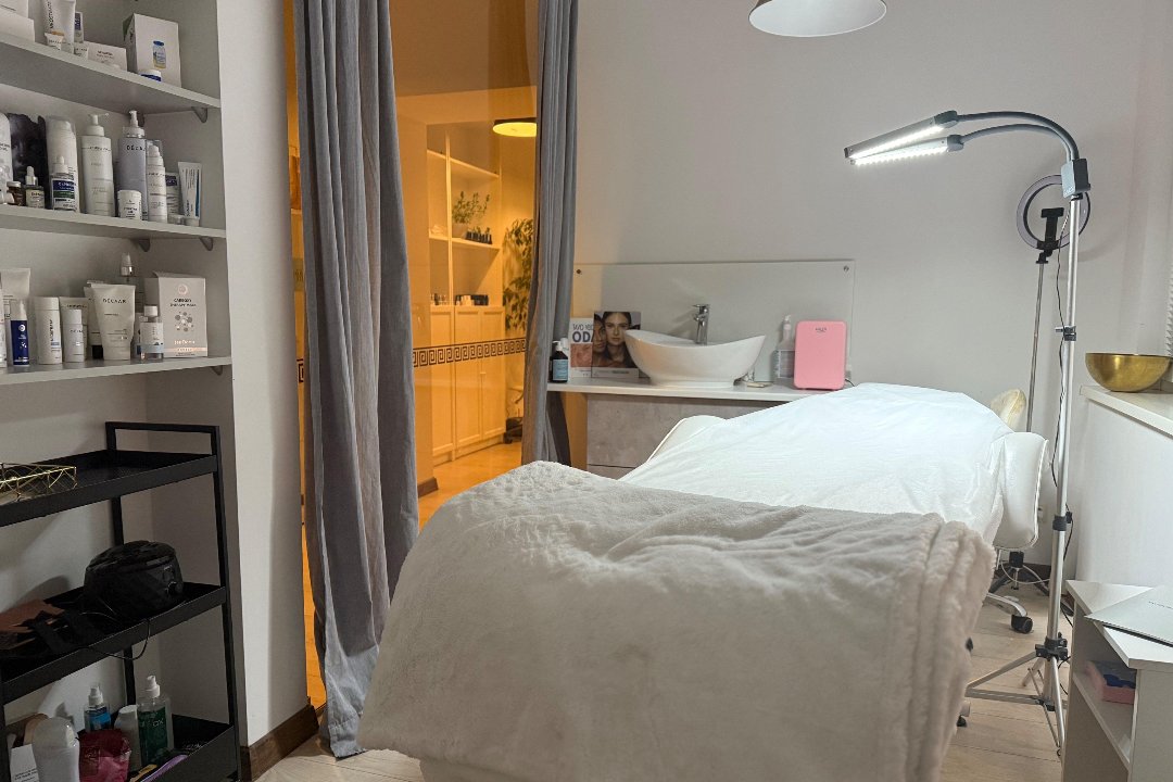 Kosmetologė Marija Sem, Televizijos bokštas, Vilnius