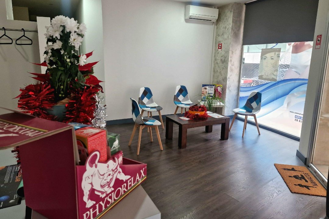 CENTRO DE BIENESTAR Osteo y Más Osteopatía y Belleza, Adelfas, Madrid