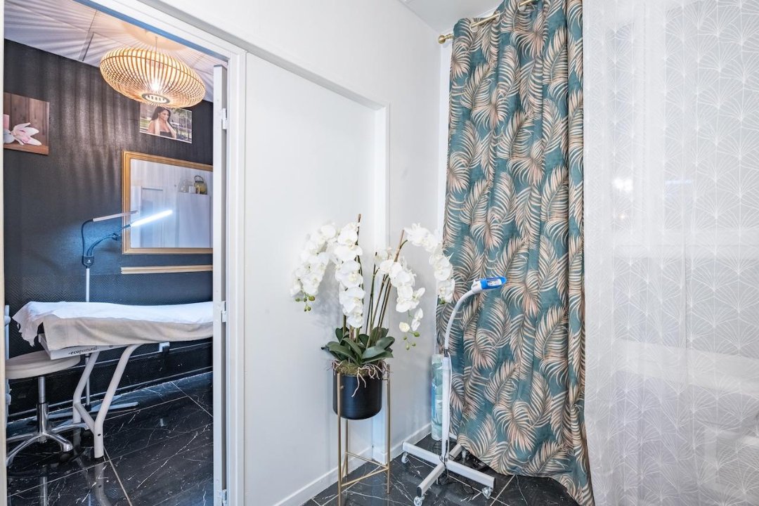 Julia Beauty Shop, Rue Dautancourt, Paris