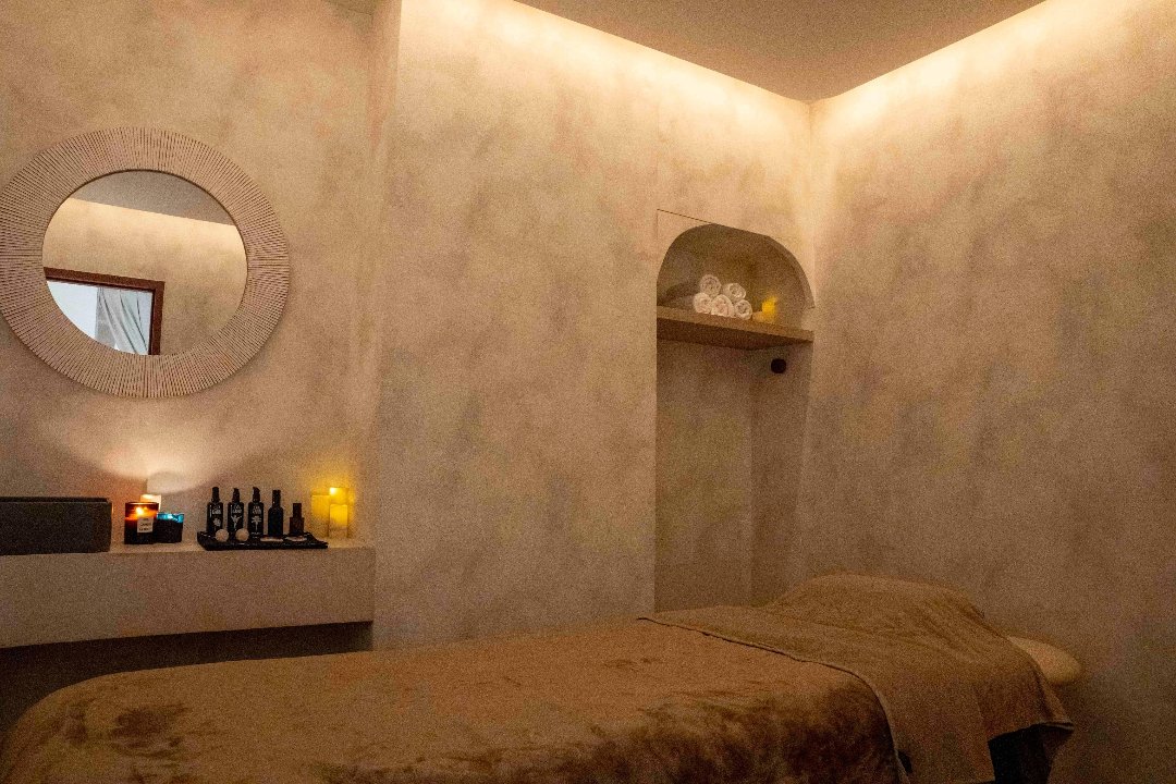 Grass Matinée - Modelage du Visage, Rue de l'Université, Paris