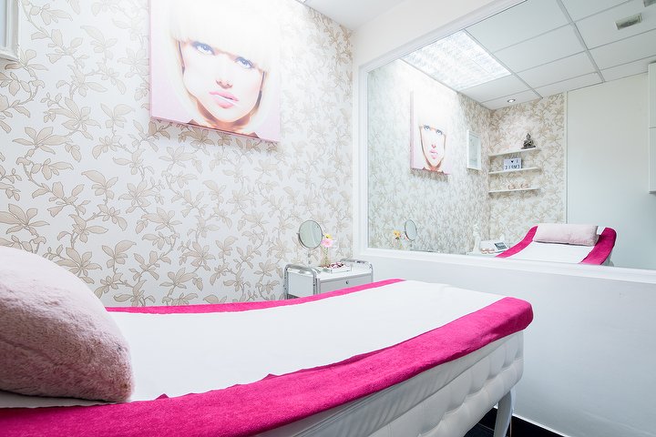 Beauty Room to rent in Ealing, West London - in London, England