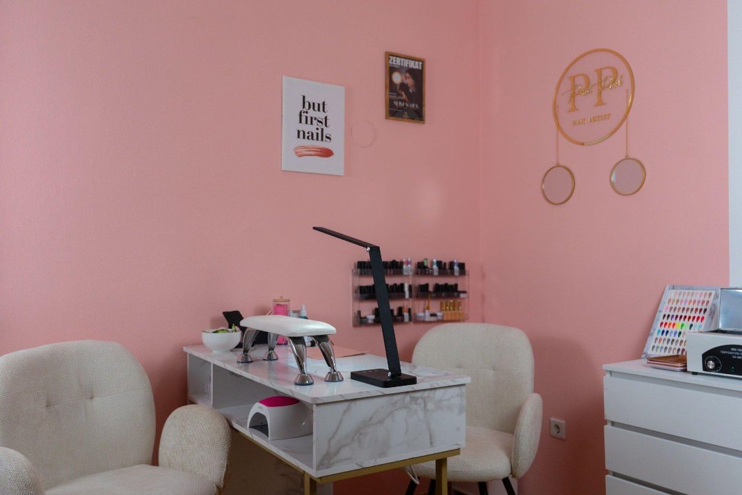Pearl & Polish Artistry, 13. Bezirk, Wien