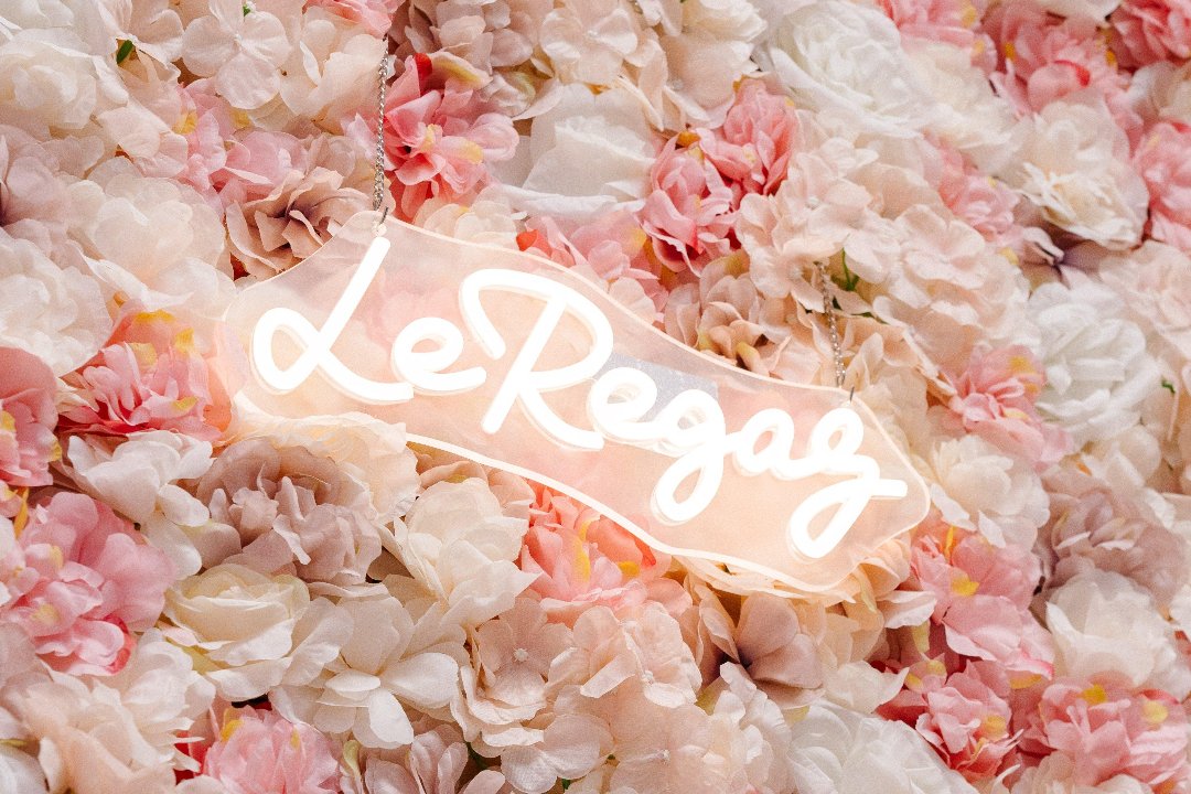 ⁠Le Regaz, Le Due Torri, Bologna