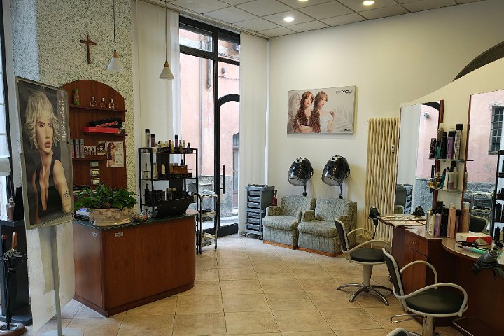 Grifo Hairdressers by Eddie Oliveira