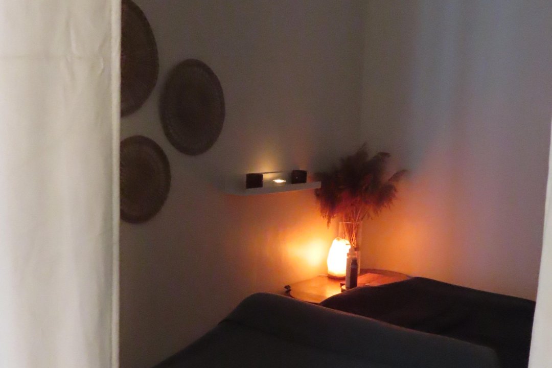 Charlotte L-E –  Massages bien-être & Head spa, Conception, Marseille