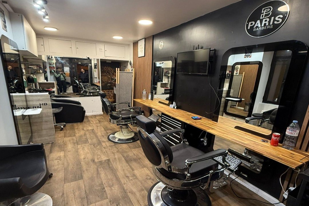 PARIS BARBERS, Métro Père-Lachaise, Paris
