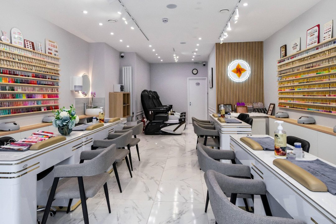 Phys Nail Bar, Addison, London