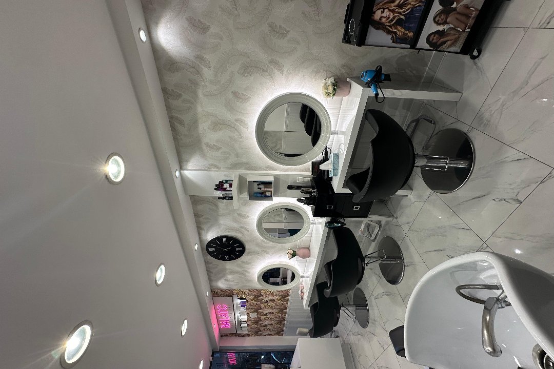 Balato Sara - Parrucchiere Vomero, Piazza Medaglie d'Oro, Napoli